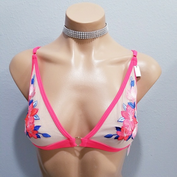 PINK Victoria's Secret Other - NWT PINK Victoria's Secret unlined bra SMALL